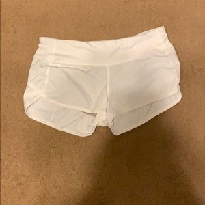 Speed up white Lululemon shorts 2.5”